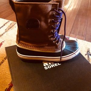 New! Women’s Sorel Boots - size 9